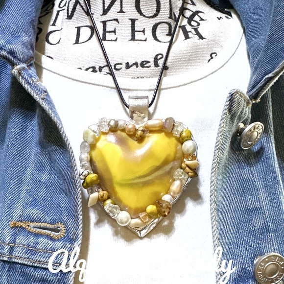 Gold and Yellow Heart Pendant Necklace with Ornate Frame huge medallion … - Picture 1 of 2